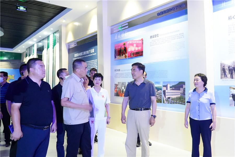 12-2022年8月，省委常委、省委統(tǒng)戰(zhàn)部長(zhǎng)孫雪濤帶領(lǐng)帶領(lǐng)全省黨外代表人士考察團(tuán)蒞臨金徽股份調(diào)研指導(dǎo)。.jpg