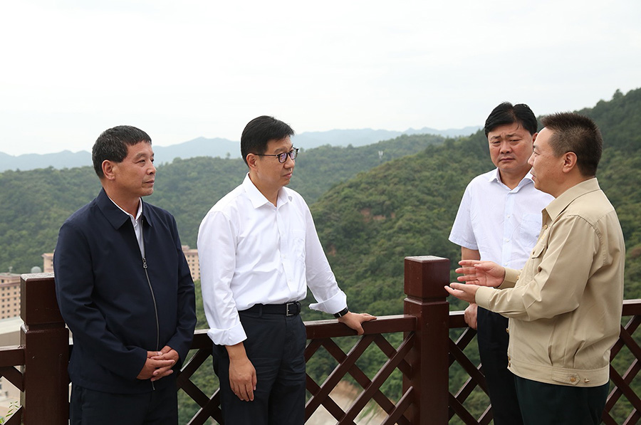 13-2021年8月，省委常委、副省長(zhǎng)張錦剛蒞臨公司檢查指導(dǎo)工作。.jpg