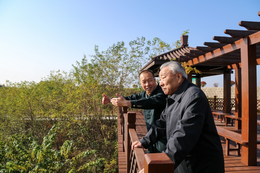 21-2019年10月，國(guó)家水利部原副部長(zhǎng)王守強(qiáng)參觀金徽股份時(shí)盛贊：金徽股份是綠色礦山、文明礦山、美麗礦山。.jpg