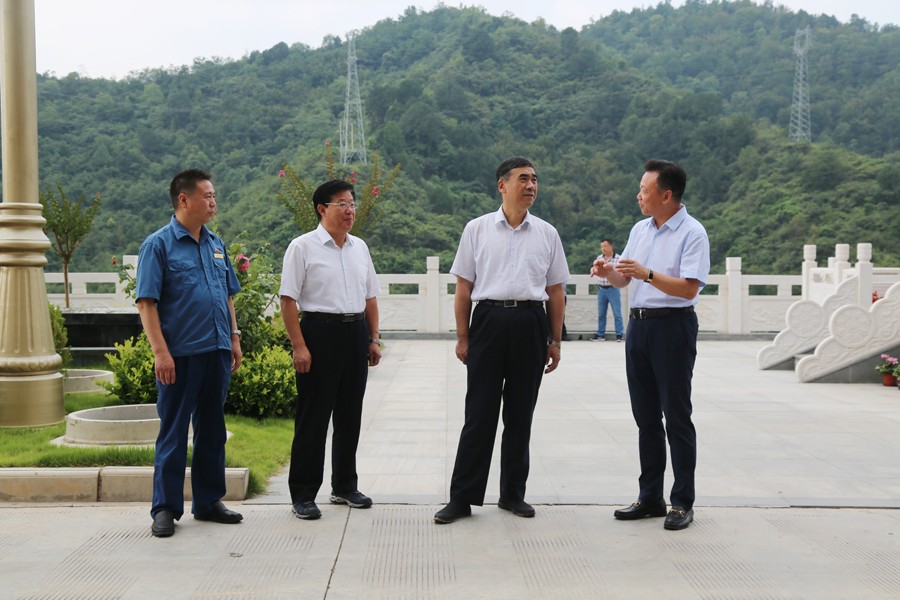 24-2018年8月，全省綠色礦山建設(shè)現(xiàn)場(chǎng)會(huì)在金徽股份召開(kāi)，時(shí)任副省長(zhǎng)李斌出席會(huì)議并做重要講話。.jpg