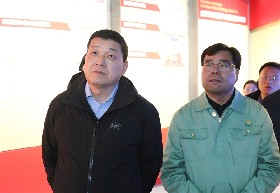38-2023年12月，民建甘肅省委員會(huì)主任委員，全國(guó)政協(xié)委員，甘肅省政協(xié)常委，省生態(tài)環(huán)境廳廳長(zhǎng)，省核安全局局長(zhǎng)葛建團(tuán)蒞臨金徽股份調(diào)研。.jpg