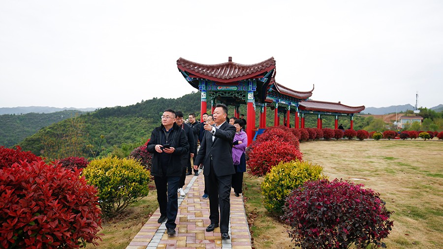 47-2020年4月，新華社甘肅分社社長(zhǎng)任衛(wèi)東蒞臨金徽股份調(diào)研金融服務(wù)實(shí)體經(jīng)濟(jì)及疫后企業(yè)復(fù)工情況。.jpg