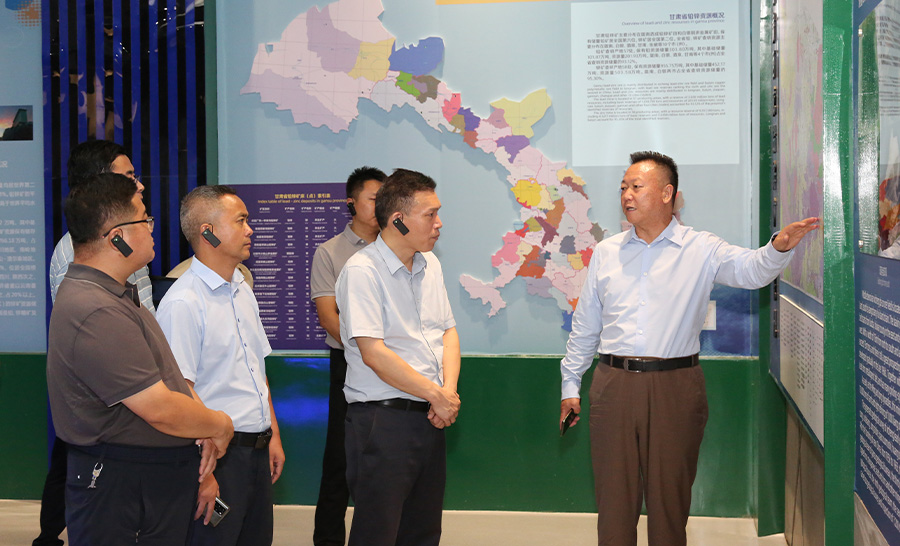 10.3-2022年08月，省科技廳副廳長(zhǎng)牛振明蒞臨金徽股份指導(dǎo)工作。.jpg
