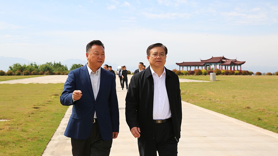 30-2021年5月，省人民檢察院黨組書(shū)記、檢察長(zhǎng)朱玉蒞臨金徽股份調(diào)研綠色礦山建設(shè)工作。.jpg