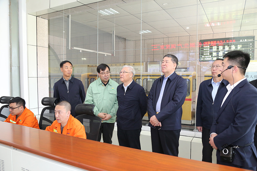 全國(guó)政協(xié)常委，省政協(xié)副主席，民進(jìn)中央常委、甘肅省主委尚勛武調(diào)研金徽股份時(shí)強(qiáng)調(diào)，要加強(qiáng)科技創(chuàng)新與人才培養(yǎng)。-900.jpg